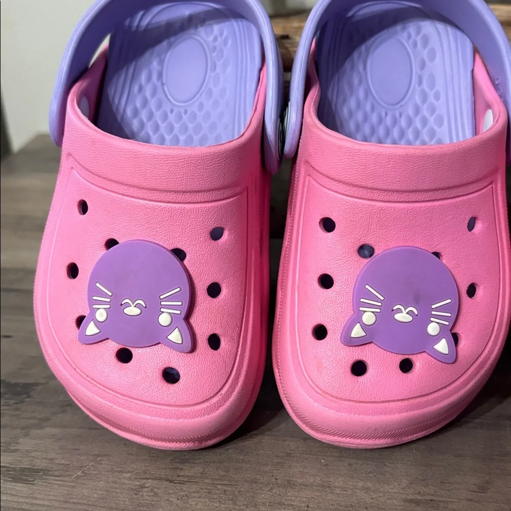 PRE OWNED Toddler Pink & Purple Clogs 150 MM CONVERTS TYPICALLY TO 7.5-8